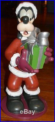 2006 Disney Shopping Santa Goofy Christmas 17 1/2 Garden Statue Big Figure Rare