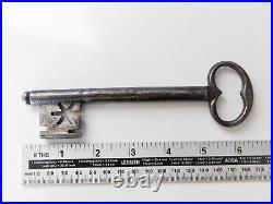 6.1/2 Rare Big Antique French Key, Made 18th Century, Castle key, Hand Forged #197