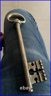 Clé Ancienne clef Époque 1700 Énorme Schlüssel RARE 450 gram! Old big key