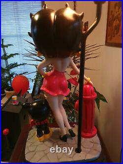Extremely Rare! Betty Boop with Pudgy on the Street Big Figurine Lamp Statue