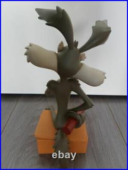 Extremely Rare! Looney Tunes Wile E Coyote on TNT Dynamite Big Figurine Statue