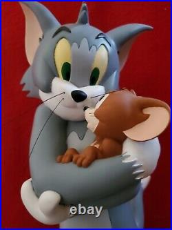 Extremely Rare! WARNER BROS STUDIOS TOM & JERRY Big Fig Statue + Sideshow book