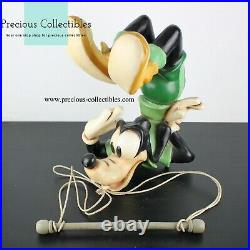 Extremely rare! Goofy trapeze. Big figurine. Walt Disney statue