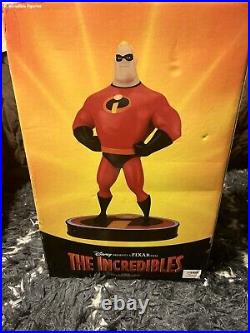 The Incredidles Big Bob 19 Statue With Light Up Base Rare In This Condition New