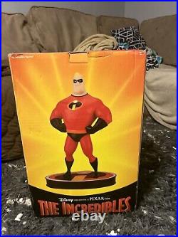 The Incredidles Big Bob 19 Statue With Light Up Base Rare In This Condition New