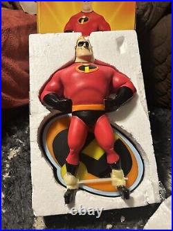 The Incredidles Big Bob 19 Statue With Light Up Base Rare In This Condition New