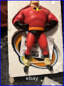 The Incredidles Big Bob 19 Statue With Light Up Base Rare In This Condition New