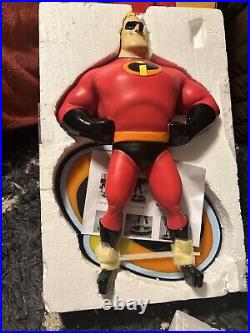 The Incredidles Big Bob 19 Statue With Light Up Base Rare In This Condition New